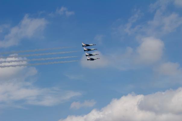Blue Angels vs The Thunderbirds